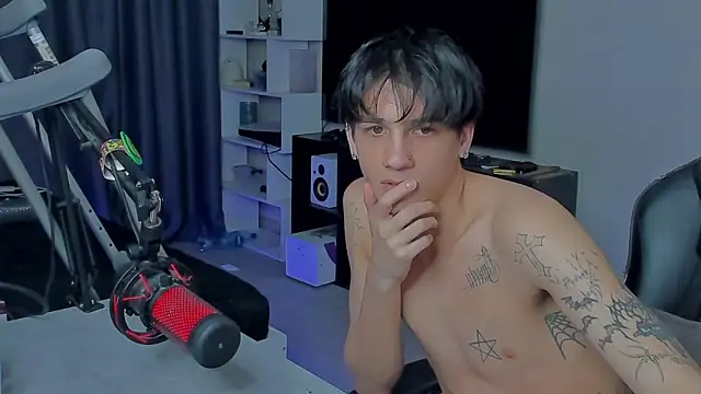 Snapshot of MarkBrowniii chatting on September 2025 12:32:02 AM MarkBrowniii online show from September 2025 12:32:02 AM