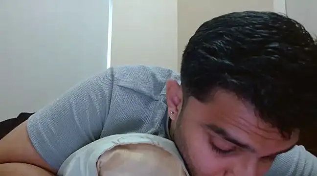 Snapshot of robintoit chatting on March 2025 05:38:02 AM robintoit online show from March 2025 05:38:02 AM