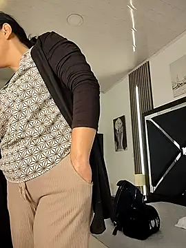 Snapshot of Natasha_milf__ chatting on December 2025 12:47:02 PM Natasha milf online show from December 2025 12:47:02 PM