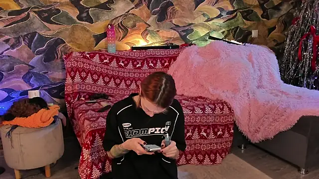 Snapshot of CrystalRey chatting on December 2024 04:41:02 AM CrystalRey online show from December 2024 04:41:02 AM