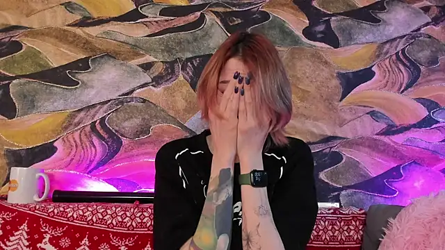 Snapshot of CrystalRey chatting on December 2024 09:11:02 AM CrystalRey online show from December 2024 09:11:02 AM