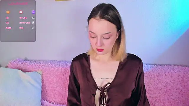 Snapshot of CrystalRey chatting on November 2025 08:16:02 AM CrystalRey online show from November 2025 08:16:02 AM