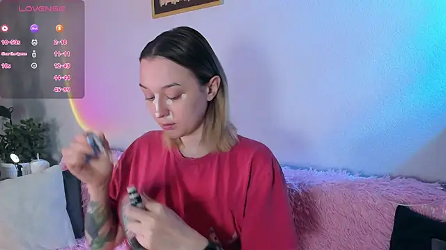 Snapshot of CrystalRey chatting on November 2025 06:44:01 AM CrystalRey online show from November 2025 06:44:01 AM