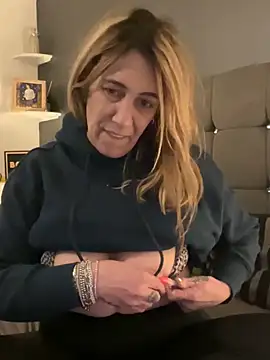 Snapshot of blondebitch2 chatting on January 2025 06:14:01 PM blondebitch2 online show from January 2025 06:14:01 PM