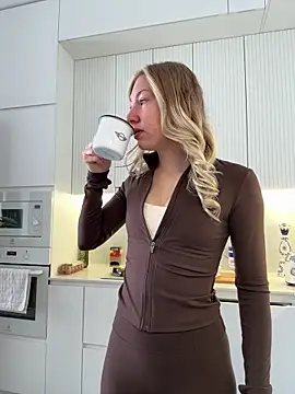 LuisaBecker online show from January 2026 09:57:02 AM