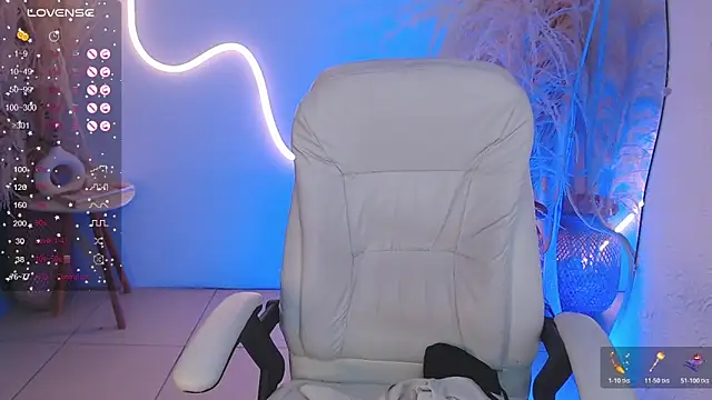 Snapshot of ViolettaHotLatin_ chatting on November 2025 12:39:02 PM ViolettaHotLatin online show from November 2025 12:39:02 PM