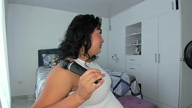 ema saenz online show from April 2026 08:02:01 PM