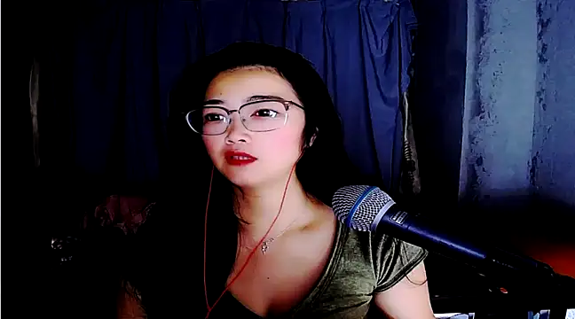 Snapshot of Floor_oo chatting on February 2025 03:05:02 PM Floor oo online show from February 2025 03:05:02 PM