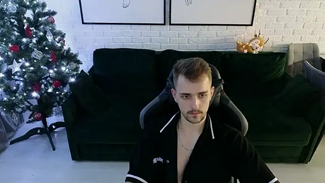 Snapshot of Larstar01 chatting on December 2024 01:29:01 AM Larstar01 online show from December 2024 01:29:01 AM