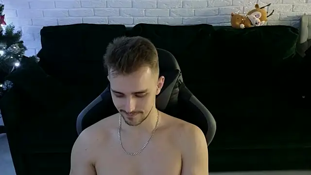 Snapshot of Larstar01 chatting on December 2024 05:01:01 AM Larstar01 online show from December 2024 05:01:01 AM