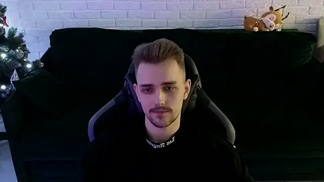 Snapshot of Larstar01 chatting on December 2024 02:24:01 AM Larstar01 online show from December 2024 02:24:01 AM