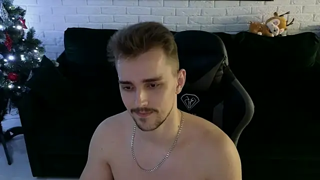 Snapshot of Larstar01 chatting on December 2024 04:47:02 AM Larstar01 online show from December 2024 04:47:02 AM