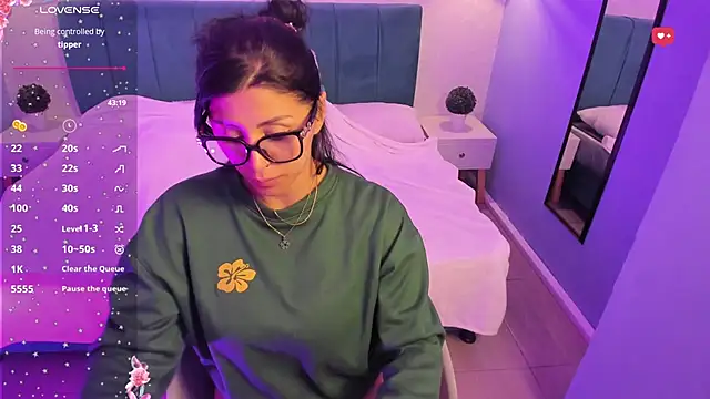 tiffani  love online show from February 2025 04:59:02 PM