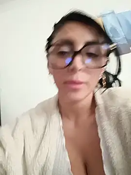 tiffani  love online show from June 2026 06:57:02 PM