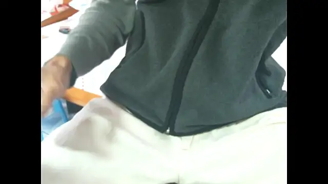 Snapshot of triangle0623 chatting on December 2025 04:51:02 AM triangle0623 online show from December 2025 04:51:02 AM