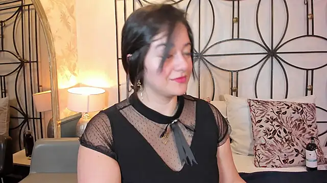 nahomi sweett online show from September 2025 11:03:01 AM