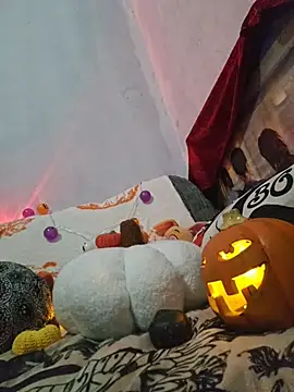 Snapshot of oxitocindi chatting on October 2025 11:39:02 PM oxitocindi online show from October 2025 11:39:02 PM