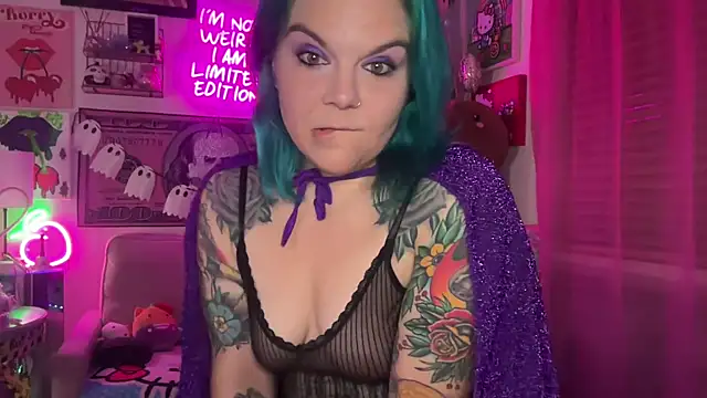 CherryBombBomb online show from October 2025 05:00:02 AM