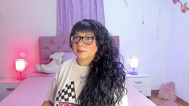 Snapshot of Latinabombsheell chatting on November 2025 06:07:02 AM Latinabombsheell online show from November 2025 06:07:02 AM