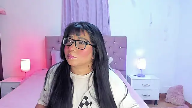 Snapshot of Latinabombsheell chatting on November 2025 07:03:03 PM Latinabombsheell online show from November 2025 07:03:03 PM