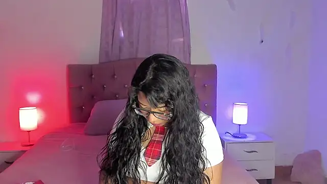 Snapshot of Latinabombsheell chatting on November 2025 03:44:02 PM Latinabombsheell online show from November 2025 03:44:02 PM