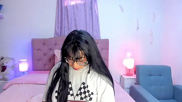 Snapshot of Latinabombsheell chatting on December 2025 01:37:02 PM Latinabombsheell online show from December 2025 01:37:02 PM