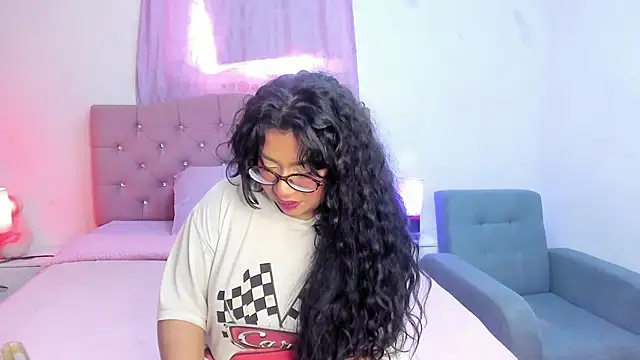 Latinabombsheell online show from February 2026 06:58:01 PM