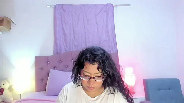 Latinabombsheell online show from March 2026 04:35:01 AM