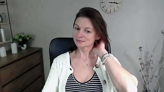 Snapshot of VivianWILD chatting on January 2025 10:11:02 AM VivianWILD online show from January 2025 10:11:02 AM