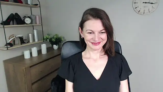 Snapshot of VivianWILD chatting on January 2025 11:00:02 AM VivianWILD online show from January 2025 11:00:02 AM