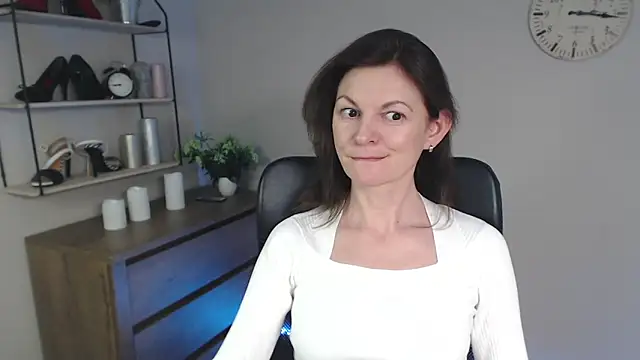 Snapshot of VivianWILD chatting on February 2025 10:41:01 AM VivianWILD online show from February 2025 10:41:01 AM