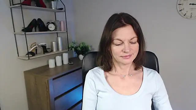 Snapshot of VivianWILD chatting on February 2025 06:53:02 AM VivianWILD online show from February 2025 06:53:02 AM