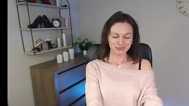 Snapshot of VivianWILD chatting on February 2025 07:01:02 AM VivianWILD online show from February 2025 07:01:02 AM