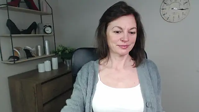 Snapshot of VivianWILD chatting on March 2025 06:59:01 AM VivianWILD online show from March 2025 06:59:01 AM