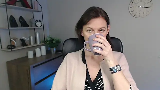 Snapshot of VivianWILD chatting on March 2025 09:58:02 AM VivianWILD online show from March 2025 09:58:02 AM