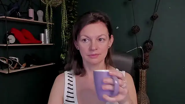 Snapshot of VivianWILD chatting on March 2025 06:53:02 AM VivianWILD online show from March 2025 06:53:02 AM