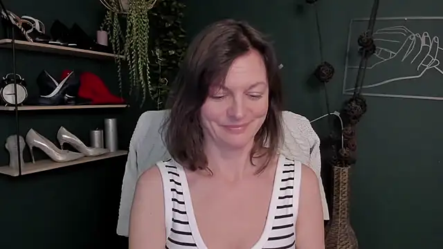 Snapshot of VivianWILD chatting on March 2025 01:23:02 PM VivianWILD online show from March 2025 01:23:02 PM