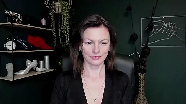 Snapshot of VivianWILD chatting on March 2025 07:04:02 AM VivianWILD online show from March 2025 07:04:02 AM