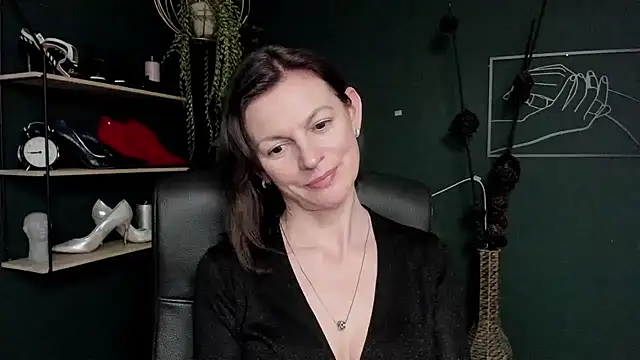 Snapshot of VivianWILD chatting on March 2025 04:30:01 PM VivianWILD online show from March 2025 04:30:01 PM