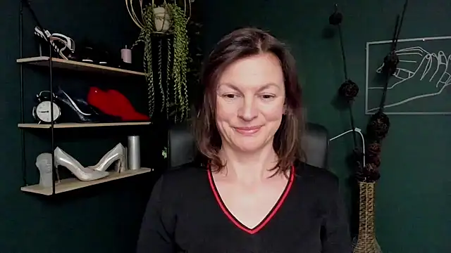 Snapshot of VivianWILD chatting on March 2025 03:40:01 PM VivianWILD online show from March 2025 03:40:01 PM