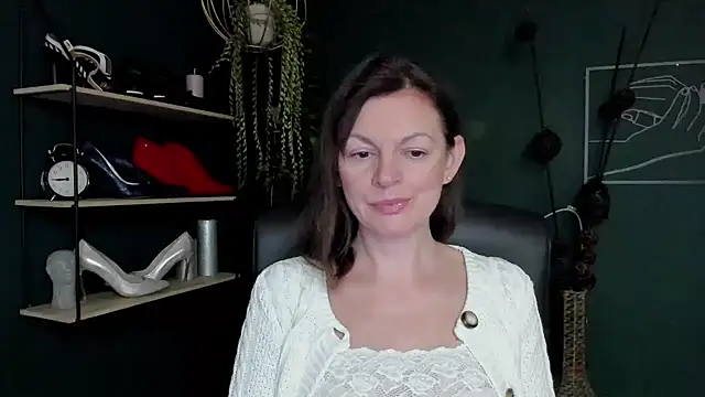 Snapshot of VivianWILD chatting on March 2025 06:57:02 AM VivianWILD online show from March 2025 06:57:02 AM