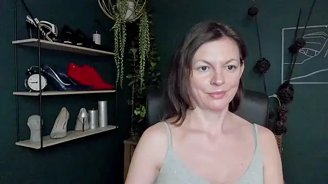 Snapshot of VivianWILD chatting on March 2025 10:43:02 AM VivianWILD online show from March 2025 10:43:02 AM