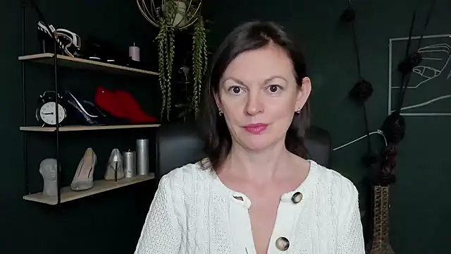 Snapshot of VivianWILD chatting on March 2025 06:49:02 AM VivianWILD online show from March 2025 06:49:02 AM