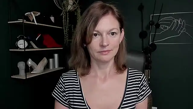 Snapshot of VivianWILD chatting on September 2025 08:14:02 AM VivianWILD online show from September 2025 08:14:02 AM