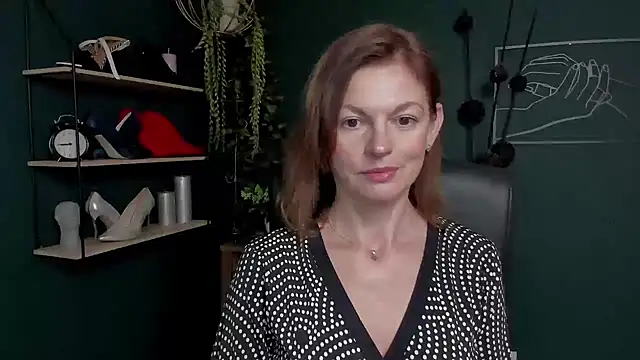 Snapshot of VivianWILD chatting on September 2025 06:35:01 AM VivianWILD online show from September 2025 06:35:01 AM