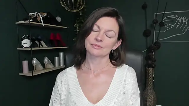 Snapshot of VivianWILD chatting on September 2025 08:28:02 AM VivianWILD online show from September 2025 08:28:02 AM