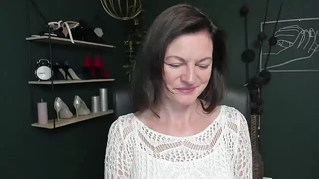 Snapshot of VivianWILD chatting on September 2025 08:18:02 AM VivianWILD online show from September 2025 08:18:02 AM