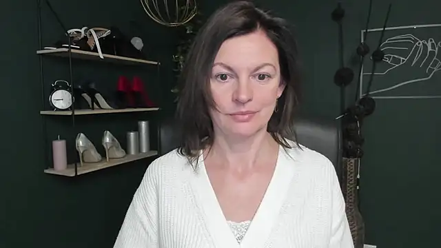 Snapshot of VivianWILD chatting on September 2025 05:55:02 AM VivianWILD online show from September 2025 05:55:02 AM