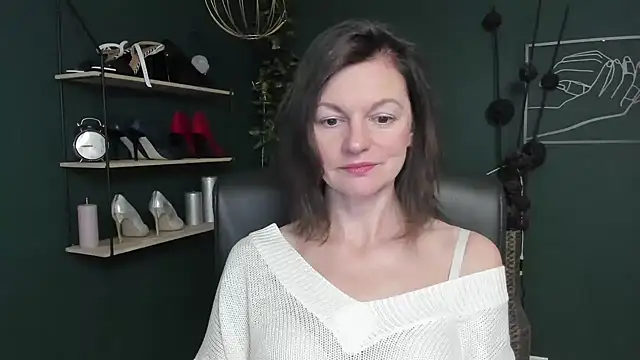 Snapshot of VivianWILD chatting on September 2025 06:18:02 AM VivianWILD online show from September 2025 06:18:02 AM