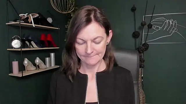 Snapshot of VivianWILD chatting on September 2025 06:40:02 AM VivianWILD online show from September 2025 06:40:02 AM